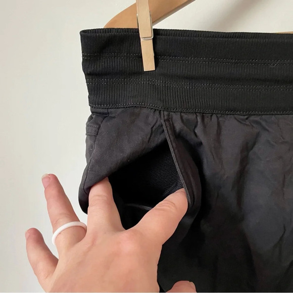 The North Face Black Athletic Shorts Relaxed Fit - Picture 6 of 10